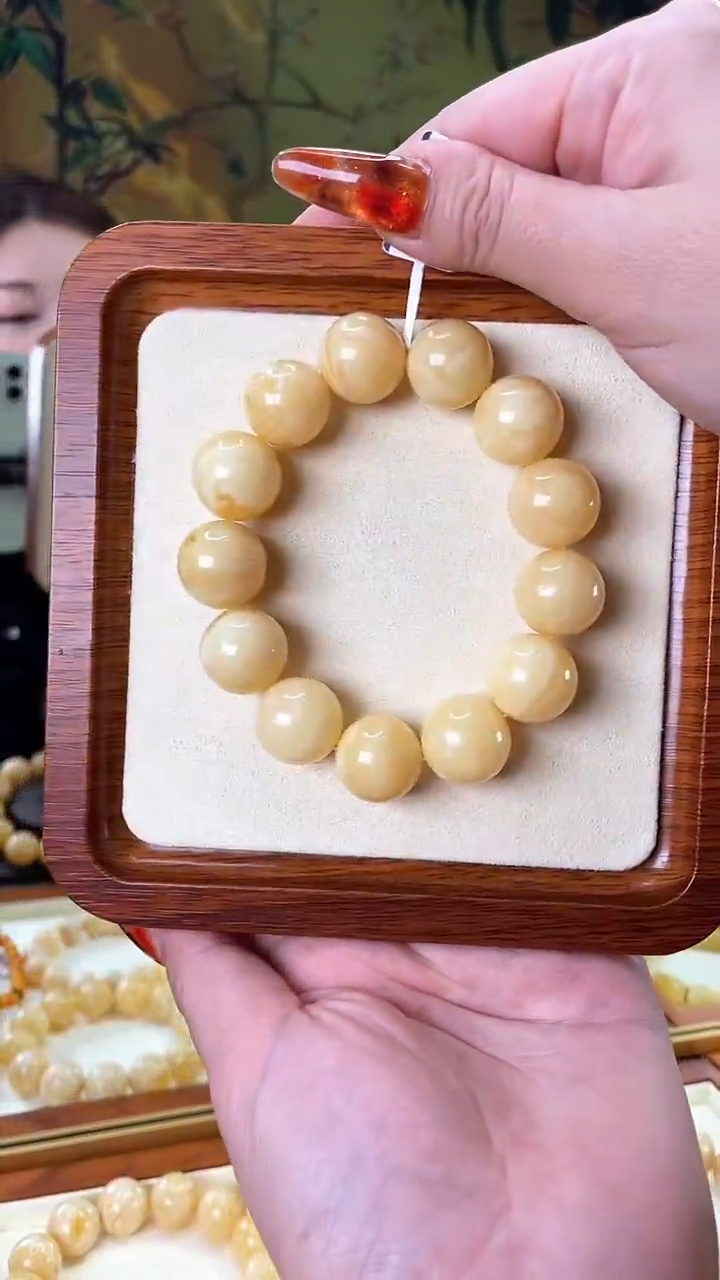 【闪购商品】蜜蜡裸石未镶嵌手串