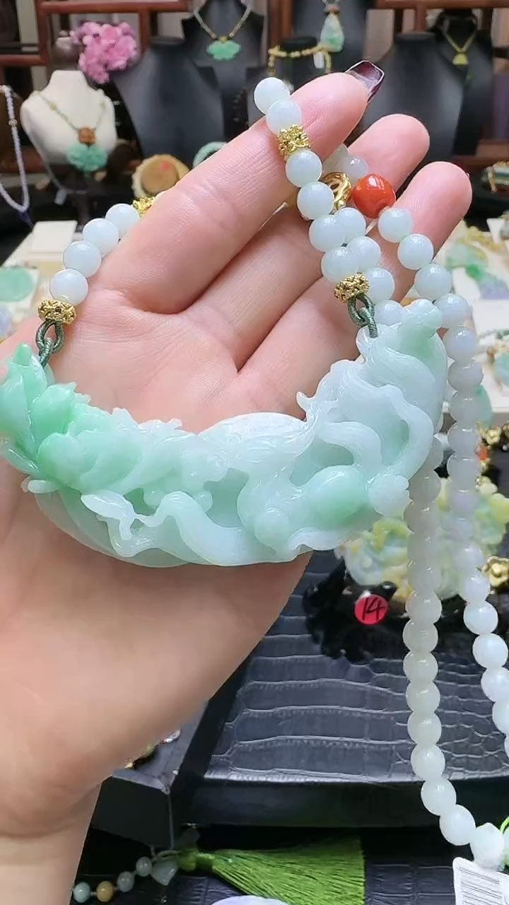 【闪购商品】翡翠颈饰未镶嵌天然翡翠九尾弯弯