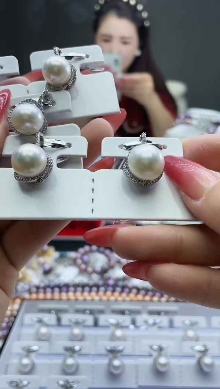 未镶嵌吊坠淡水珍珠白色系设计款吊坠