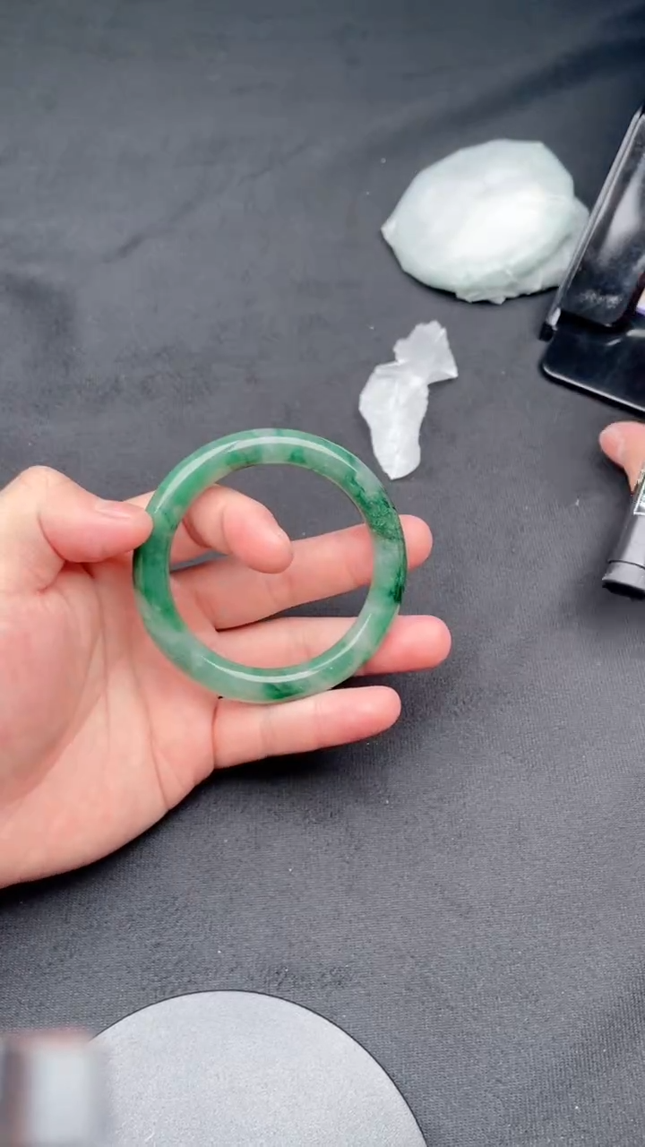 石英质玉（非洲翠）手镯未镶嵌瑕疵不退不换14