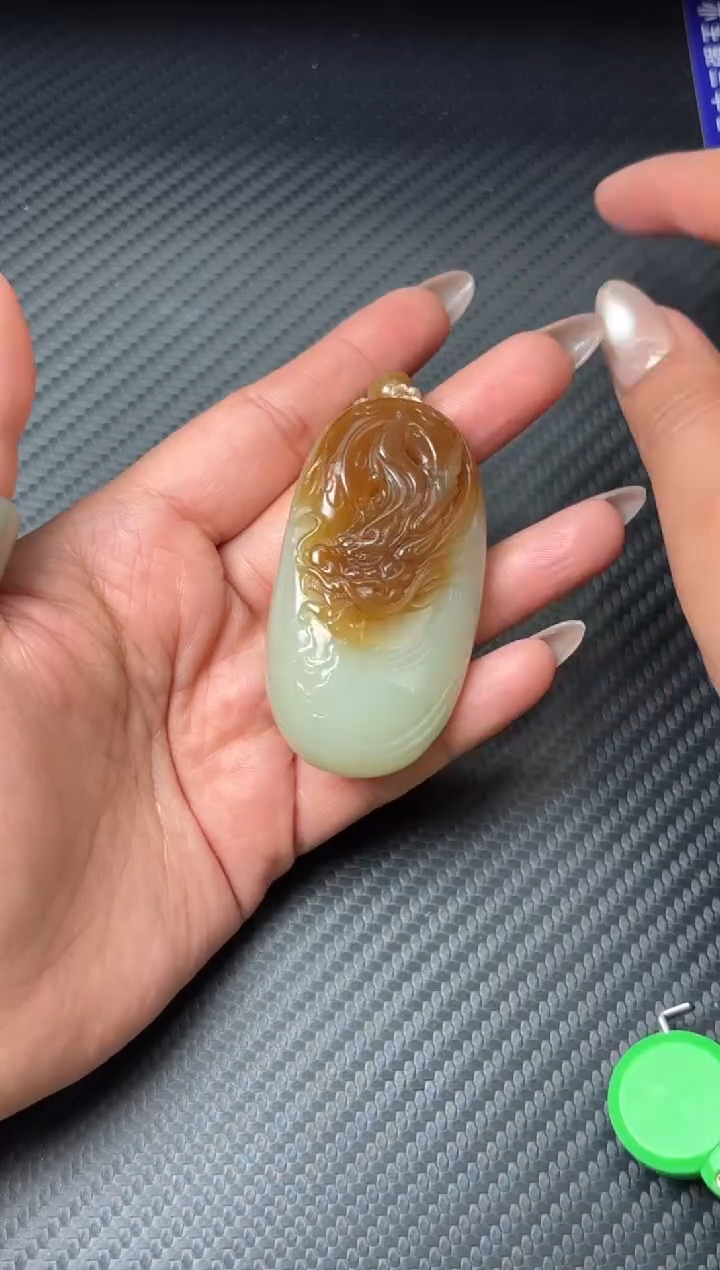 吊坠(赠链)未镶嵌和田玉若羌李保国矿微色差吊坠