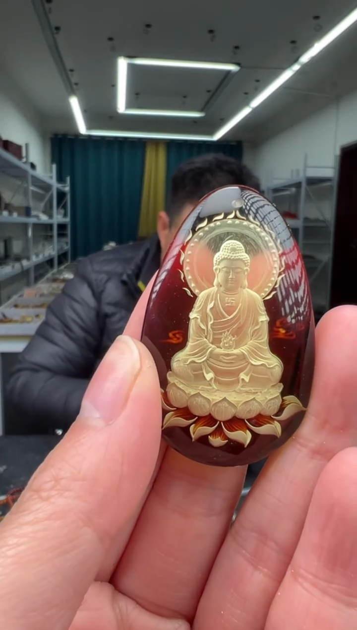 琥珀颈饰未镶嵌大日如来