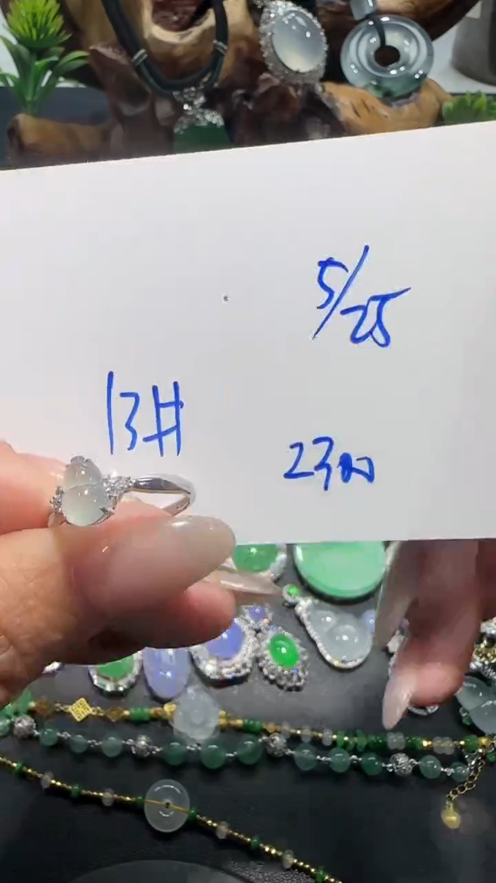 翡翠戒指18K金镶嵌戒指