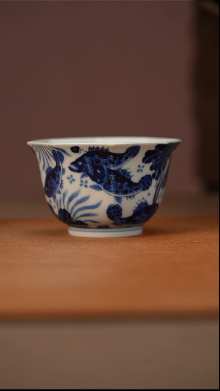 陶又见春风鱼藻纹八方杯