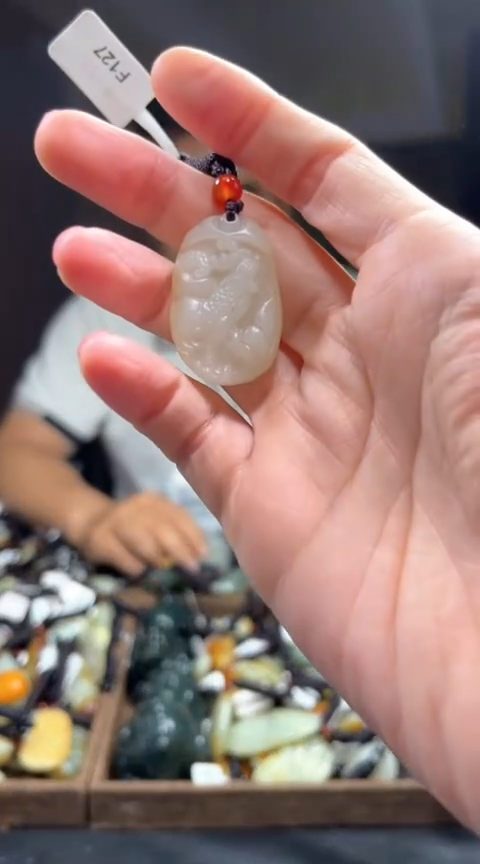 和田玉未镶嵌颈饰·