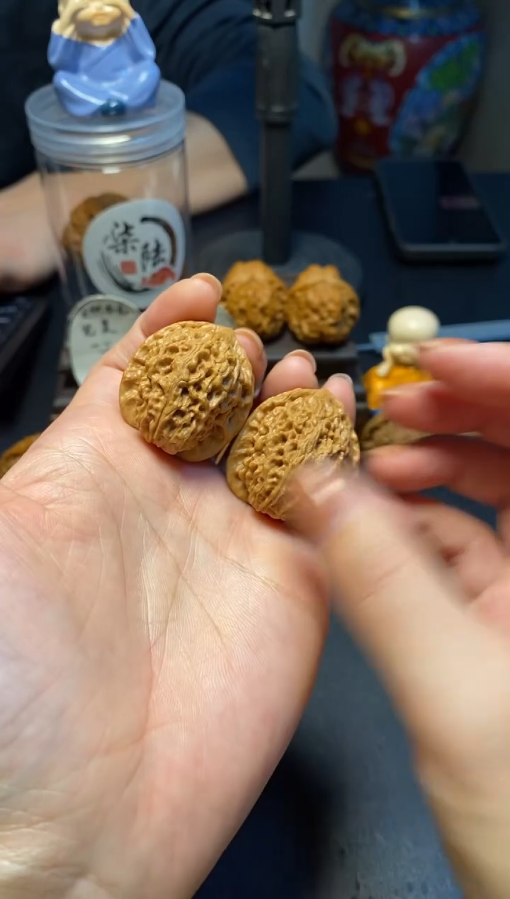 【闪购商品】文玩核桃把件55号红珊瑚30尺已打底