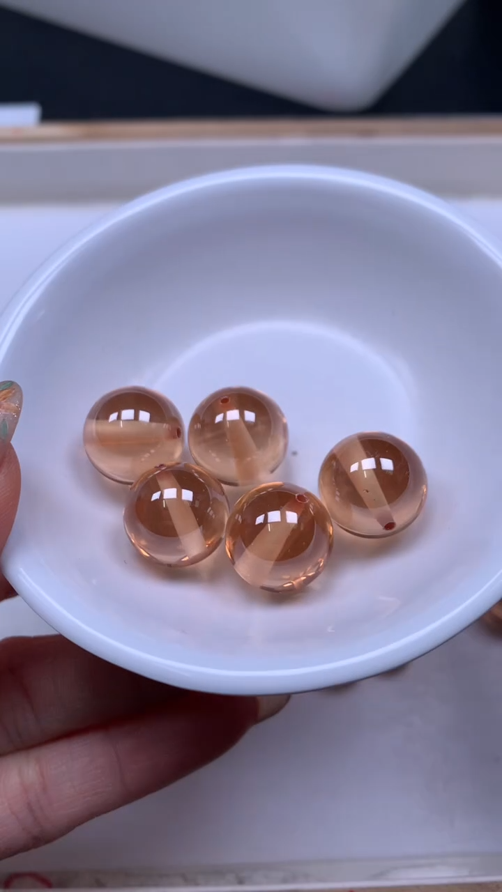 未镶嵌天然锆石散珠D784香槟锆石12mm 1个8元