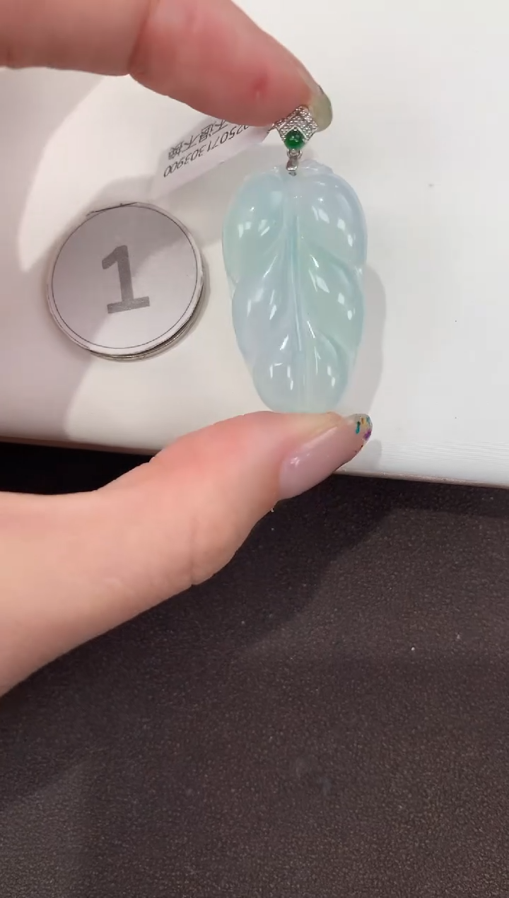 颈饰18K金镶嵌翡翠天然缅甸A货翡翠