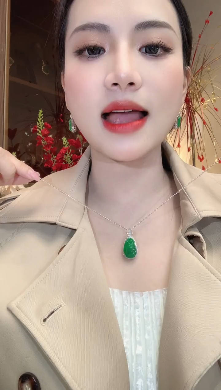 【闪购商品】翡翠吊坠(不含链)18K金镶嵌C13