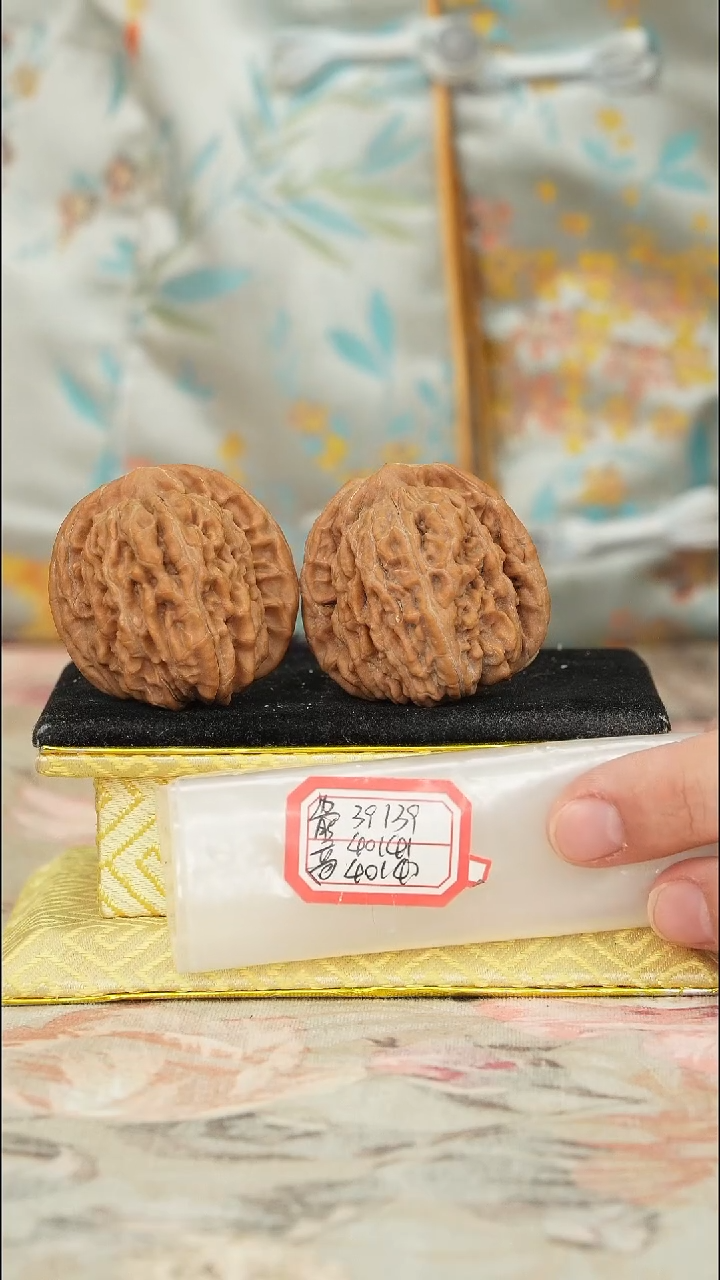 【闪购商品】文玩核桃把件一代楼