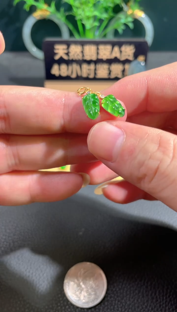 翡翠18K金镶嵌颈饰翡翠
