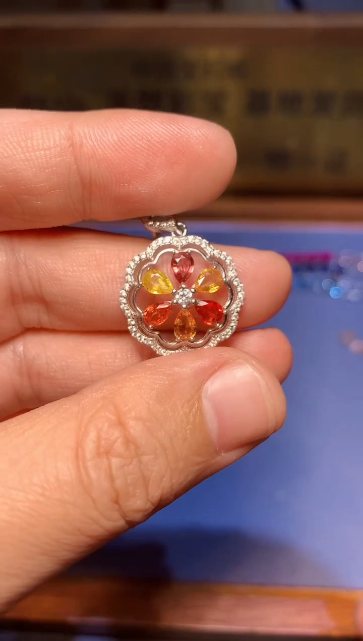 【闪购商品】蓝宝石颈饰银S925镶嵌........