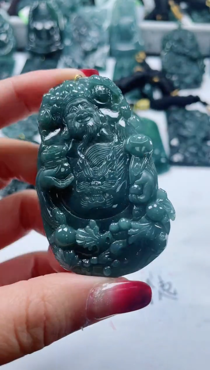 【闪购商品】翡翠颈饰未镶嵌            