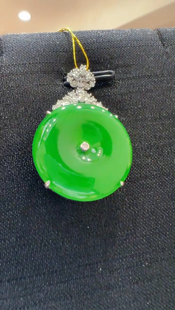 【闪购商品】翡翠吊坠(不含链)18K金镶嵌             