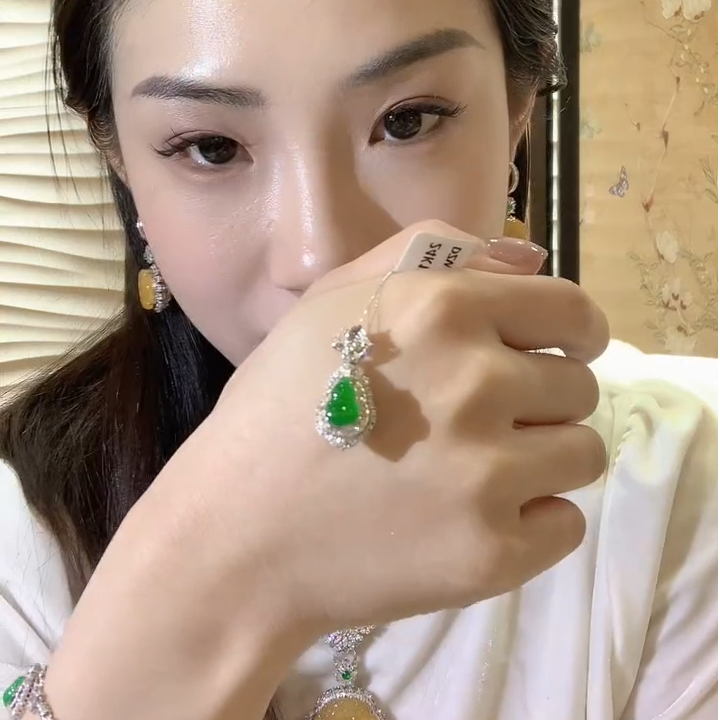 翡翠吊坠(不含链)18K金镶嵌C87多样性发货一件