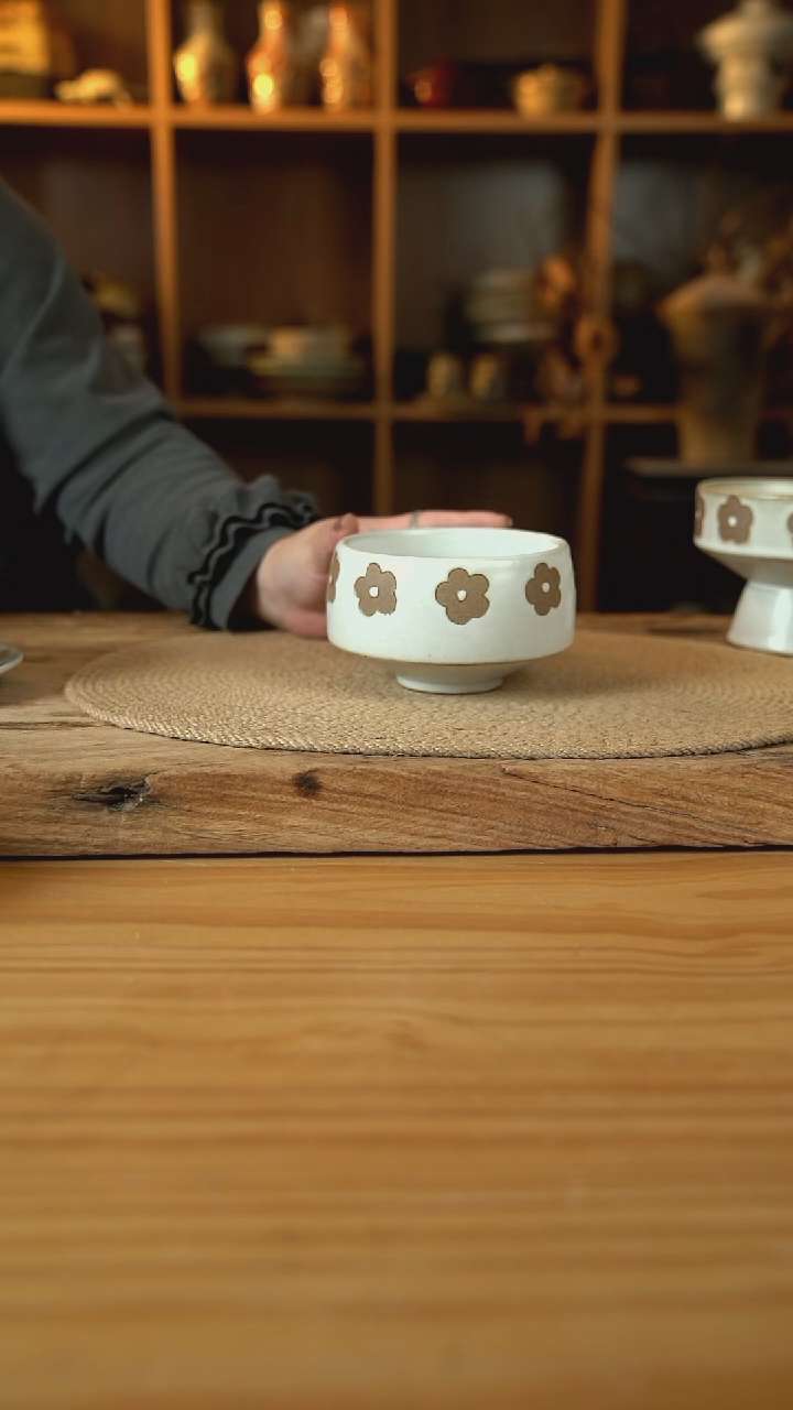 白色雕刻小花花系列的钵钵米饭碗1个