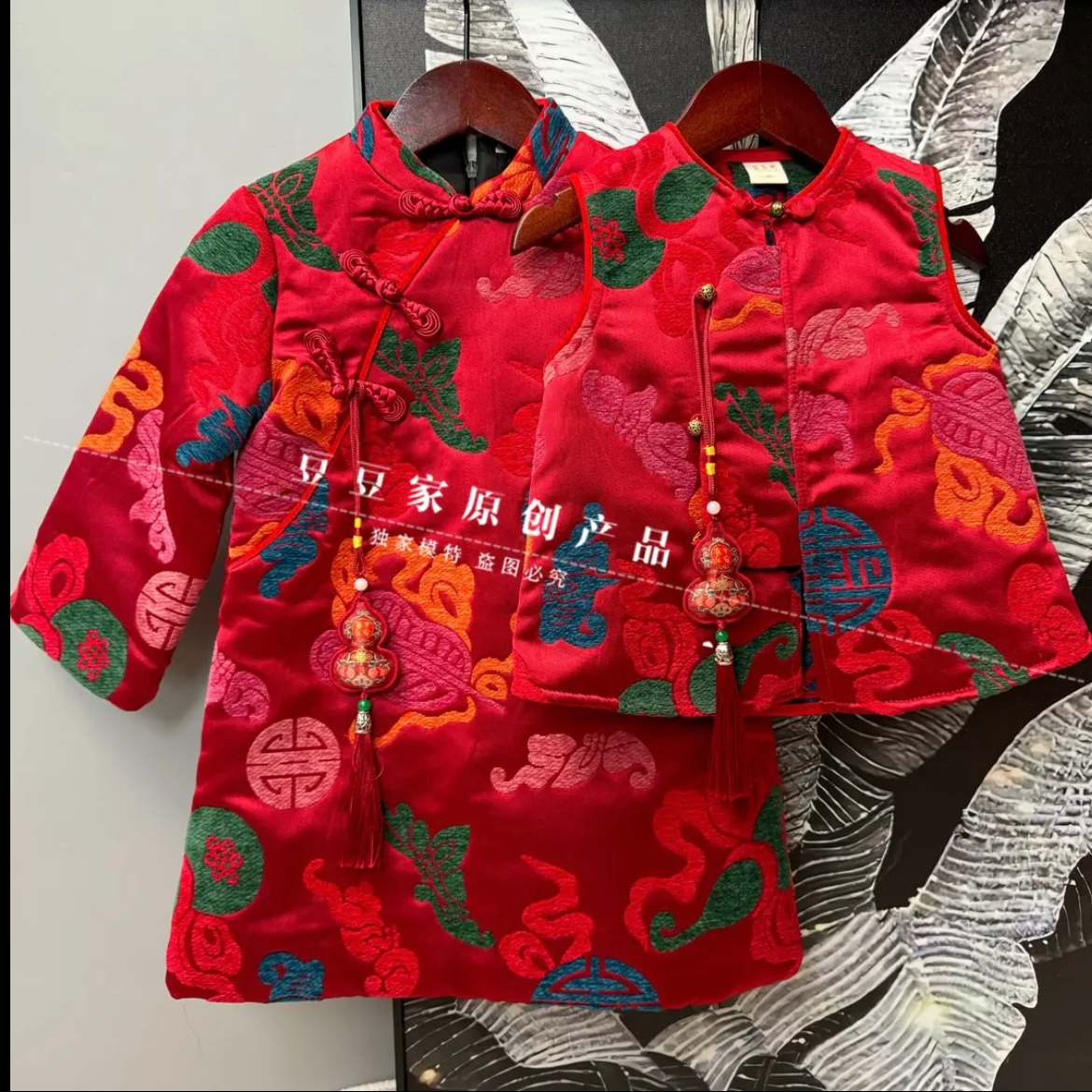 女单八宝葫芦民族风儿童马甲加厚旗袍裙冬季中国风拜年服女童红色