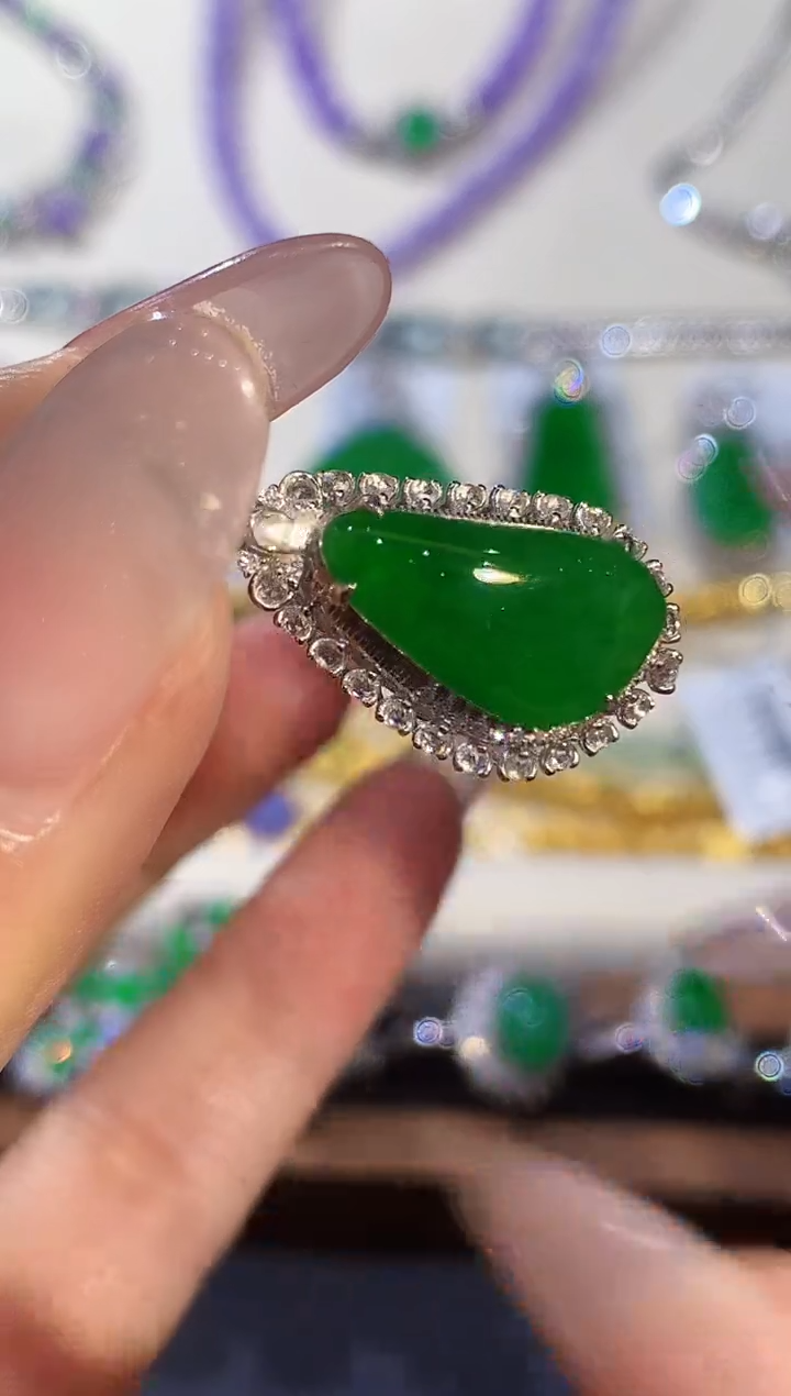 吊坠(不含链)18K金镶嵌翡翠多样性发其一