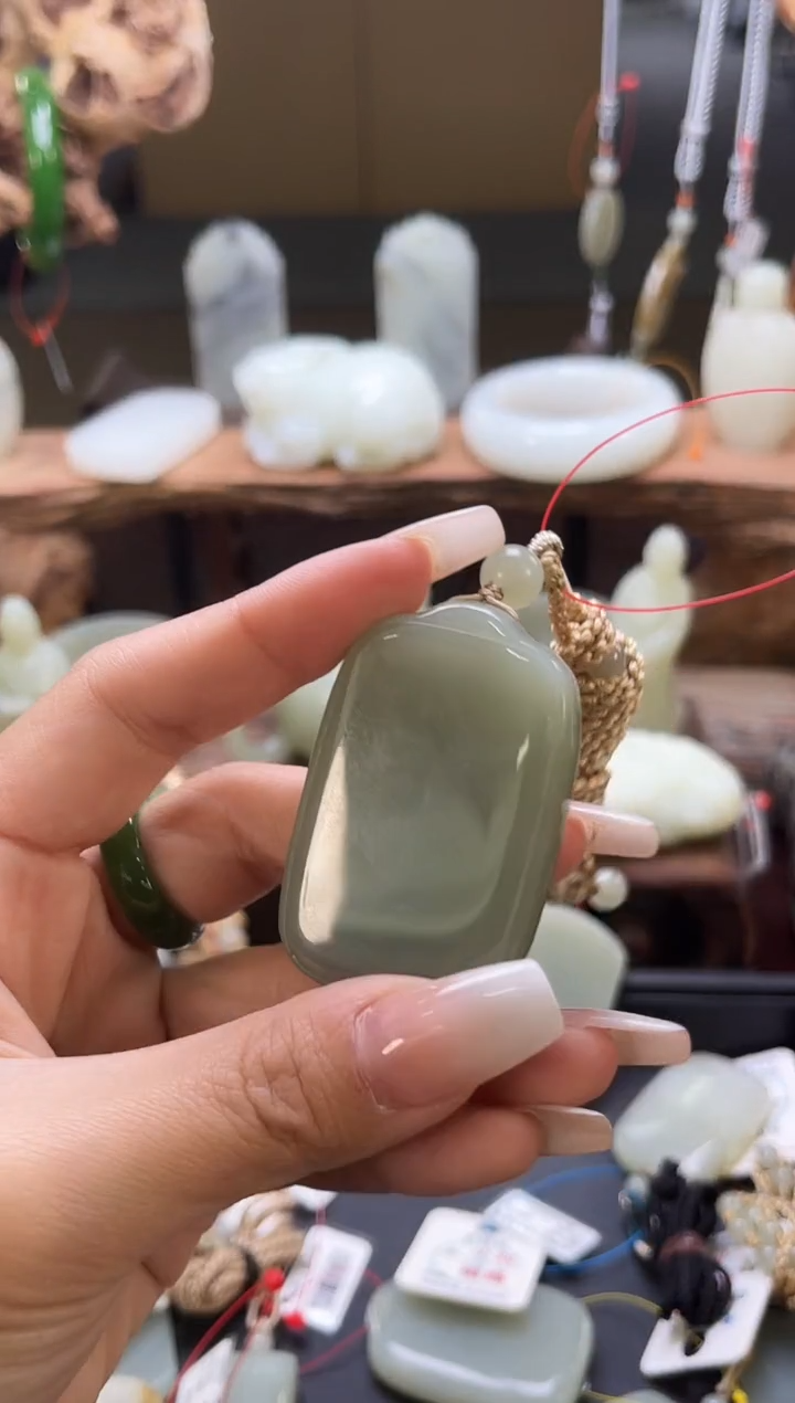 【闪购商品】和田玉吊坠未镶嵌且末青白光面无事牌9003614