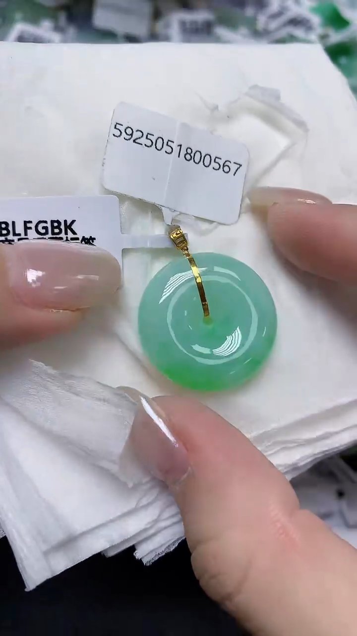 翡翠18K金镶嵌颈饰天然缅甸翡翠A货