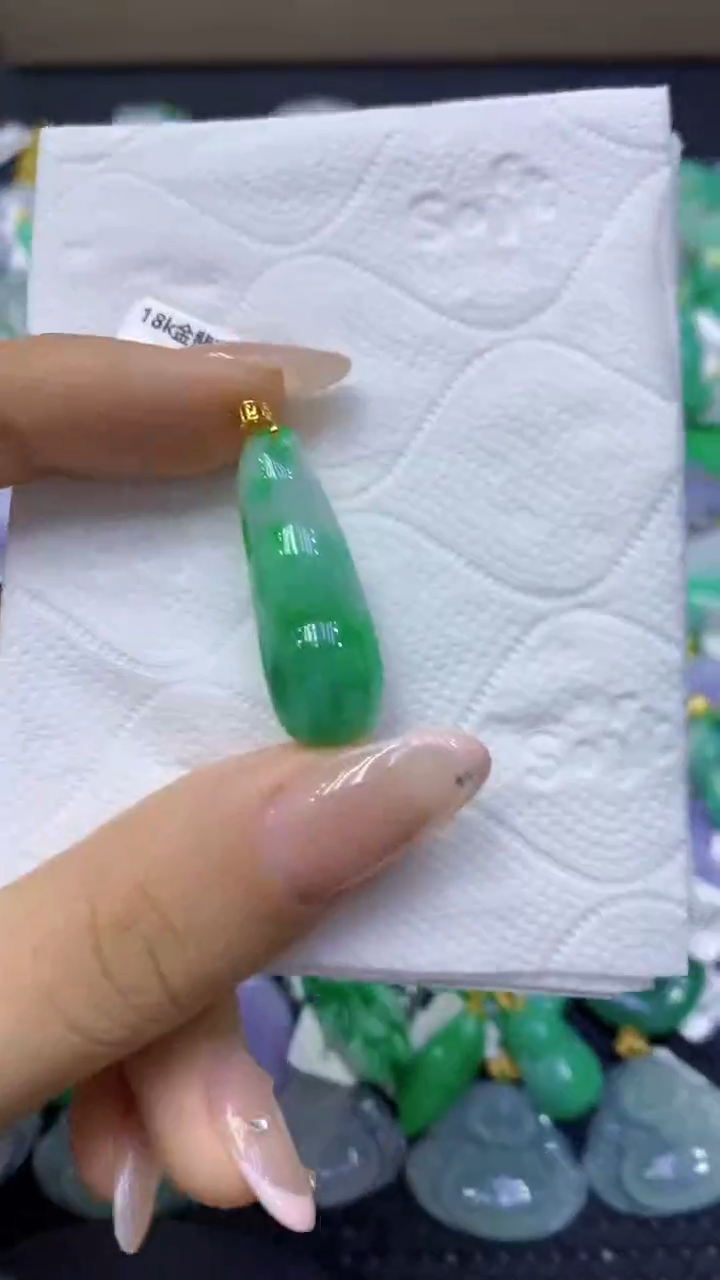 颈饰18K金镶嵌翡翠天然缅甸翡翠A货