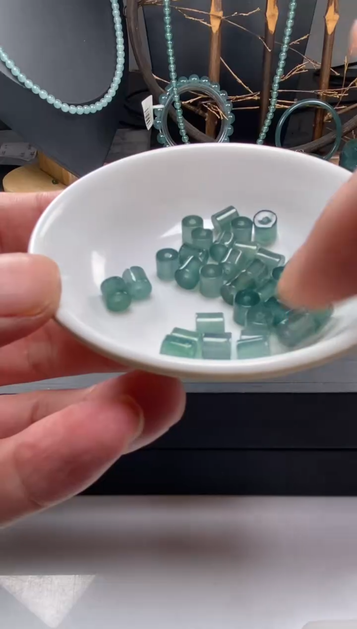 【闪购商品】翡翠手链未镶嵌多样性发货桶珠一颗