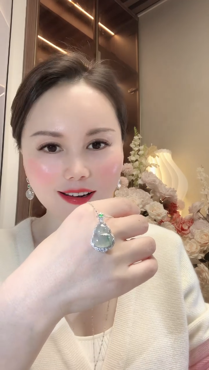 【闪购商品】翡翠吊坠(不含链)18K金镶嵌A18 