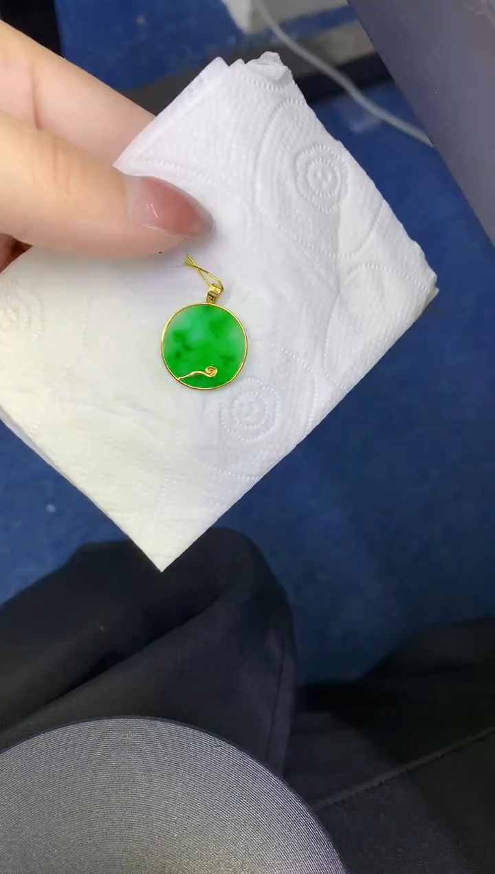 颈饰18K金镶嵌翡翠缅甸天然翡翠A货