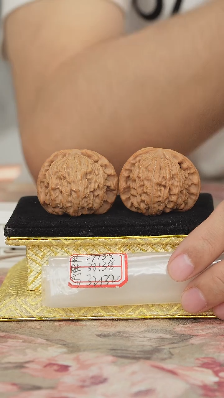 文玩核桃把件白狮子