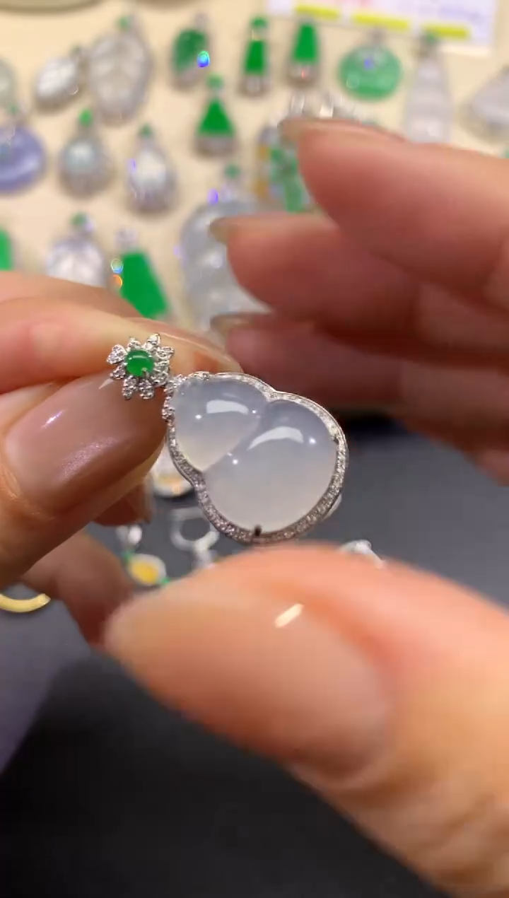 【闪购商品】翡翠吊坠(不含链)18K金镶嵌47天然A货翡翠