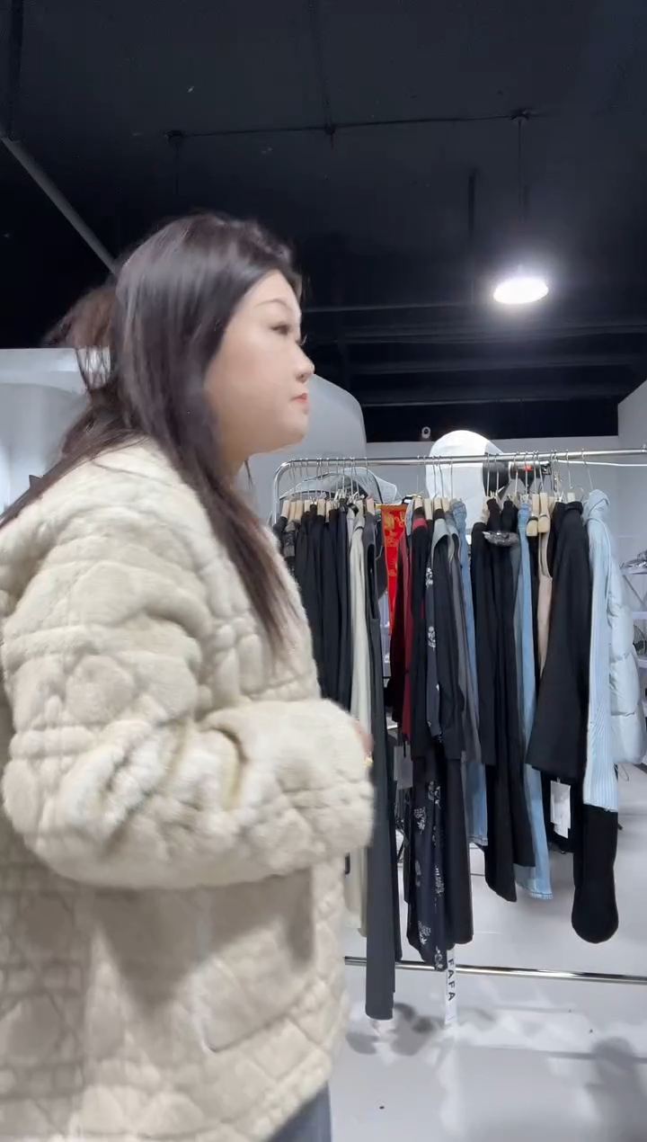 1016-杏色外套·····