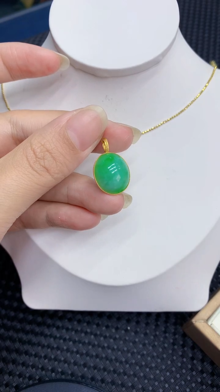 【闪购商品】翡翠颈饰18K金镶嵌            8