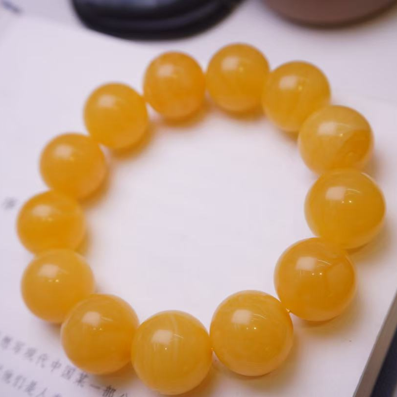 臻品时尚鸡油黄圆珠手串