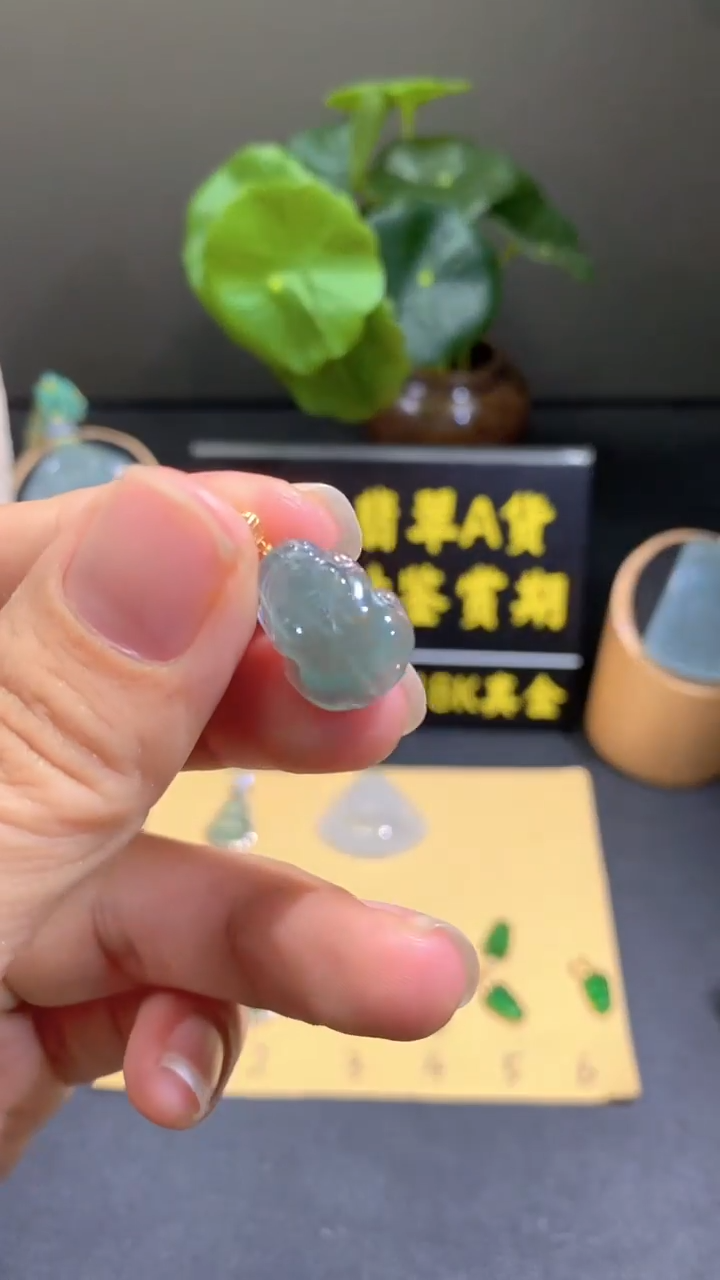 颈饰18K金镶嵌翡翠翡翠A货