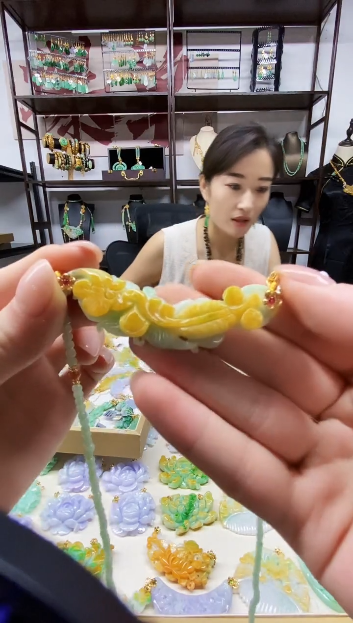 颈饰未镶嵌翡翠吊坠