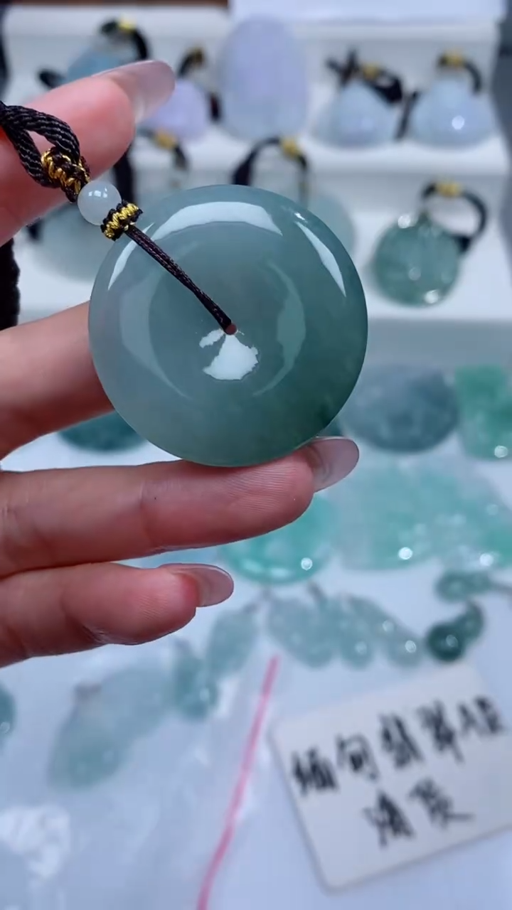 颈饰未镶嵌翡翠吊坠