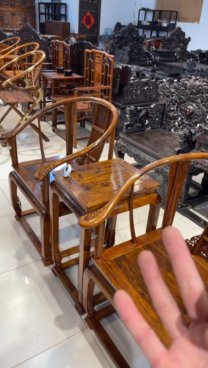 【闪购商品】木木雕椅子三件套。。。。。