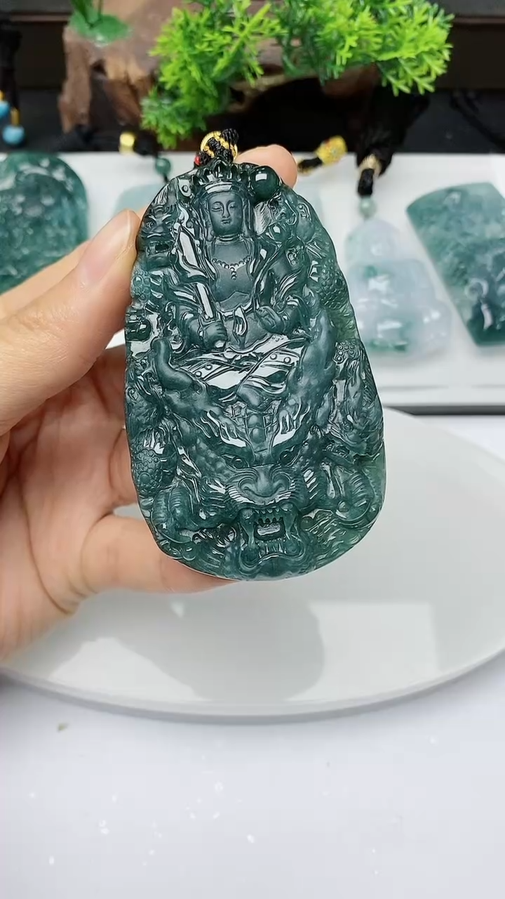 【闪购商品】翡翠颈饰未镶嵌         