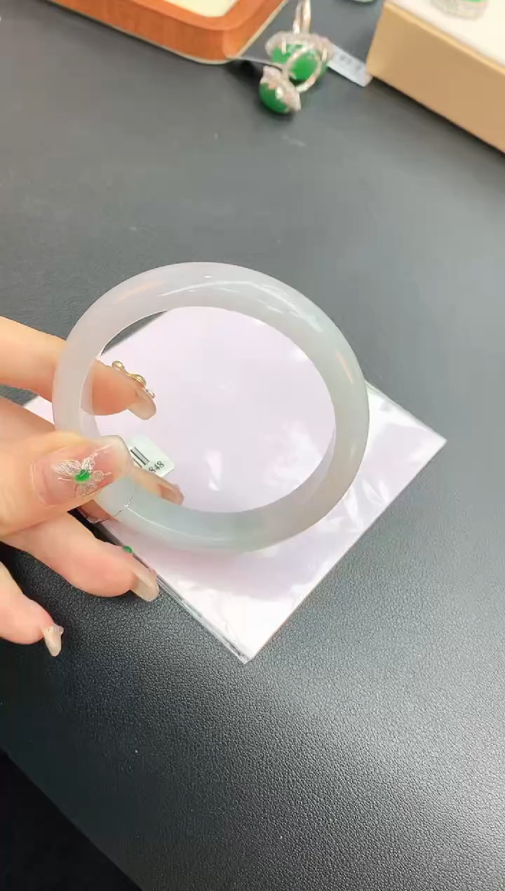 【闪购商品】翡翠手镯未镶嵌赠礼盒证书 珍珍