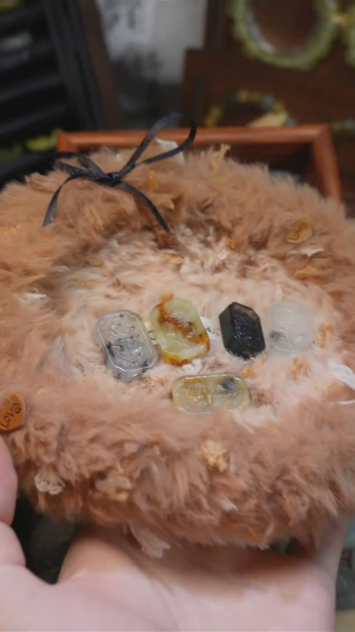 未镶嵌蛇纹石玉颈饰1