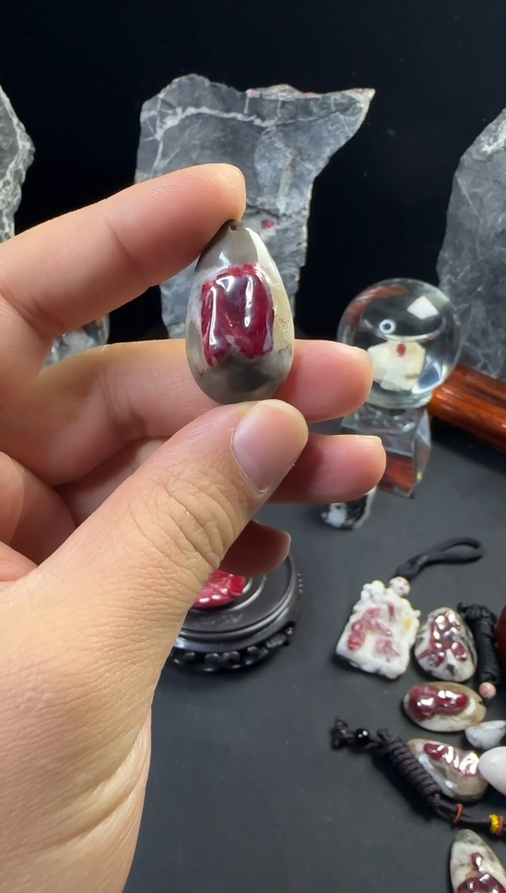天然辰砂天然朱砂晶体原石吊坠挂件