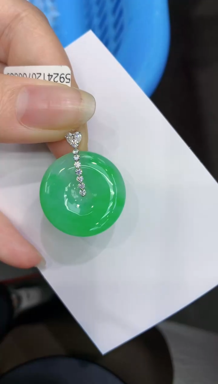 【闪购商品】翡翠颈饰18K金镶嵌8888888888