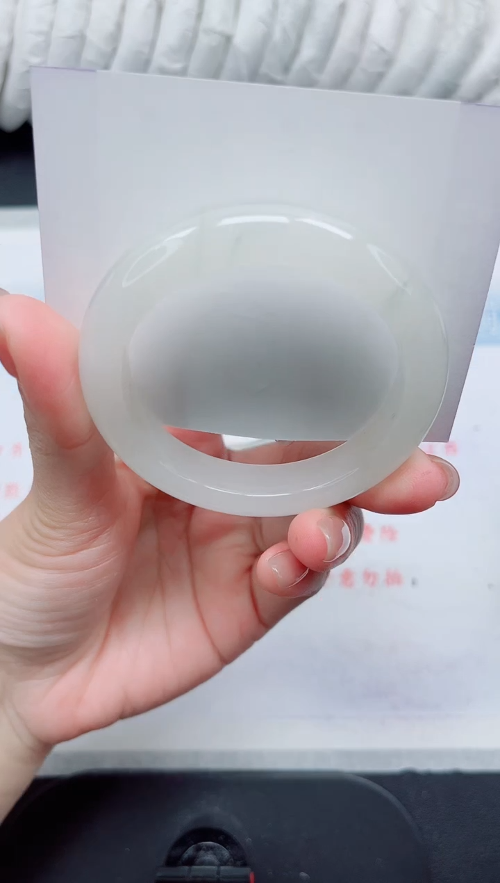 【闪购商品】石英质玉手镯未镶嵌68-50.2