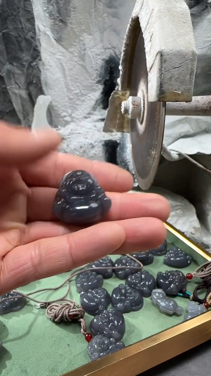 颈饰未镶嵌和田玉吊坠