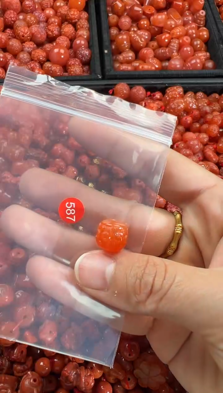 【闪购商品】南红玛瑙颈饰未镶嵌1