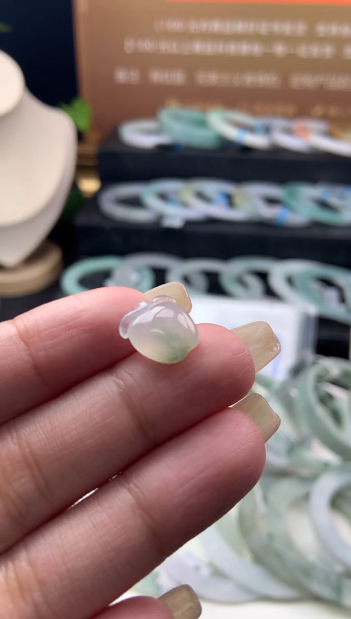 【闪购商品】翡翠挂件未镶嵌苹果