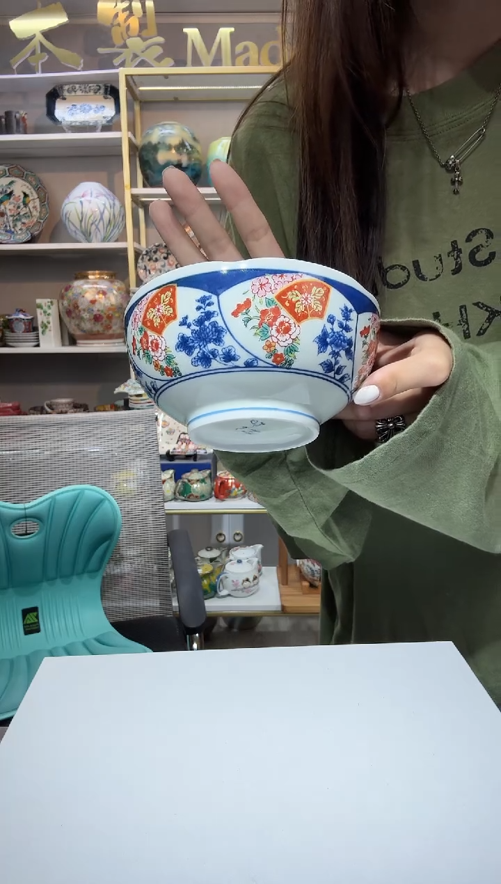 陶瓷13.5厘米饭钵一只A-18