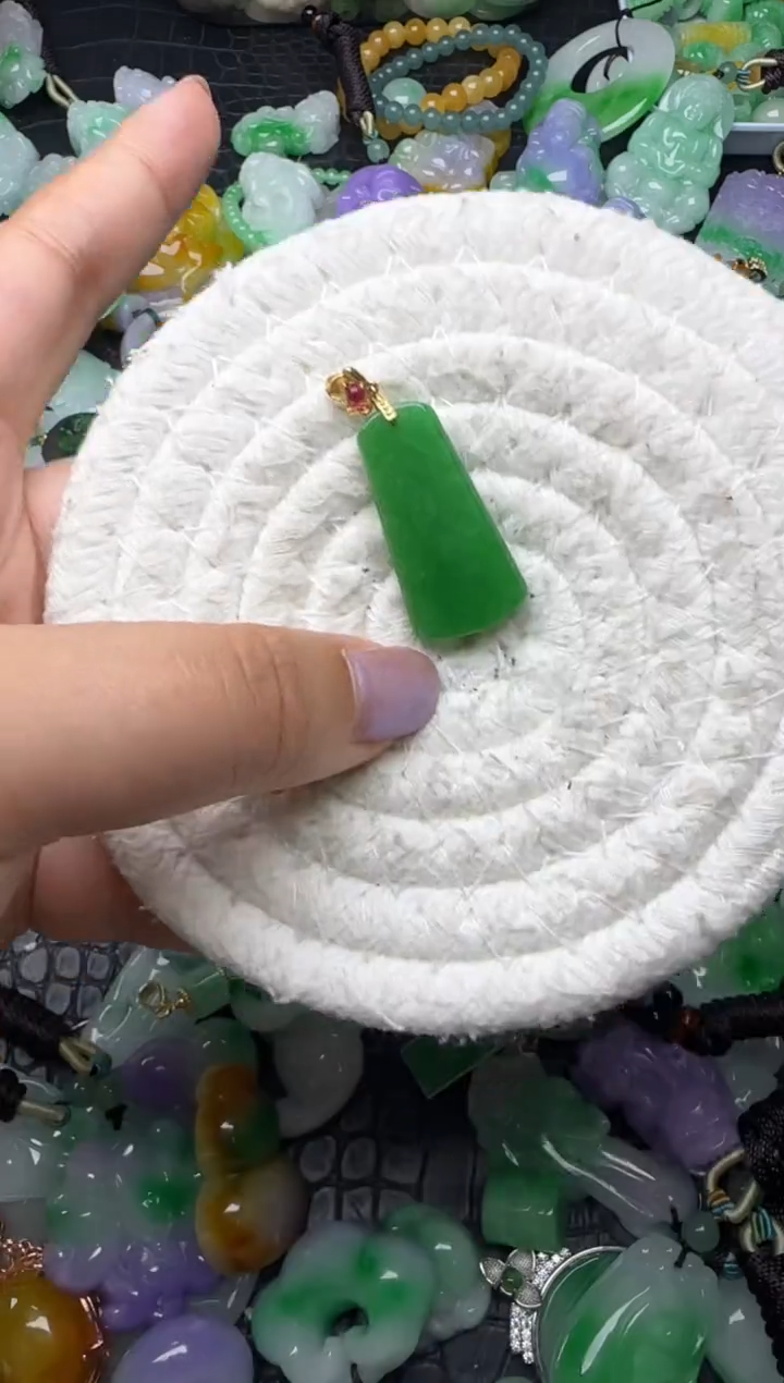 颈饰未镶嵌翡翠缅甸翡翠吊坠