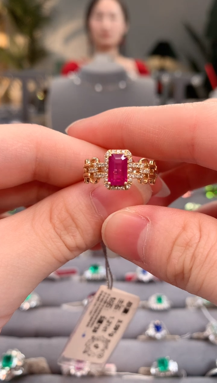 【闪购商品】红宝石戒指18K金镶嵌红宝石