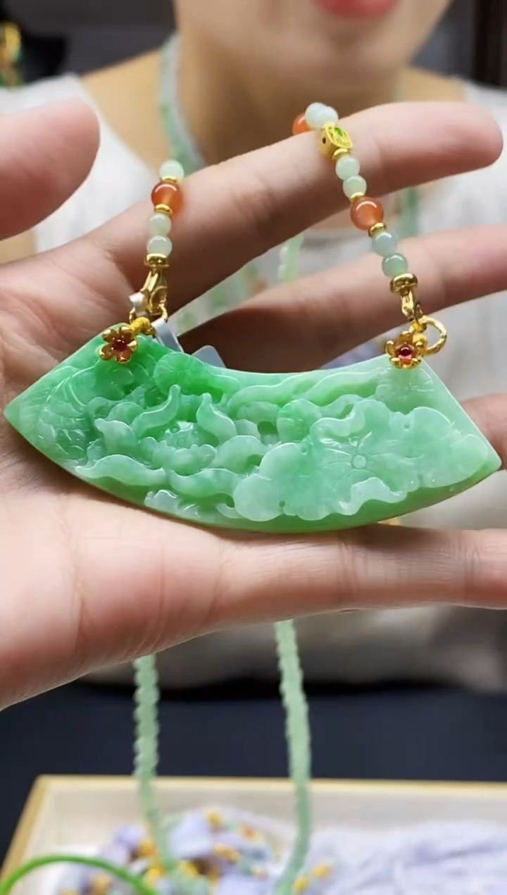 颈饰未镶嵌翡翠吊坠